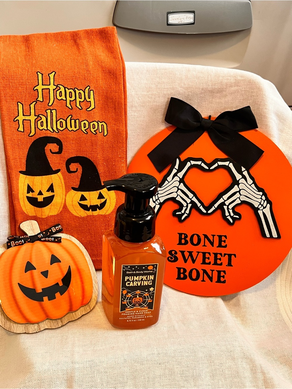 Bath & Body Works Orange Pumpkin Carving Hand Soap Bundle Halloween Décor